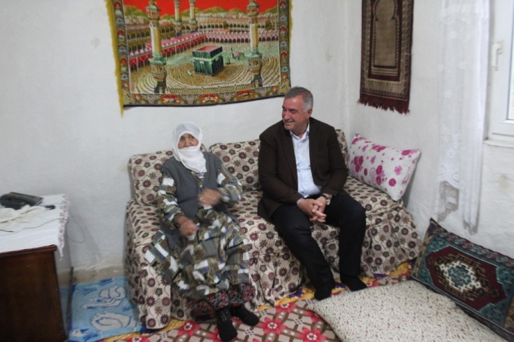 Başkan Turanlı Anneler Günü’nde Şehit Annesini Ziyaret Etti