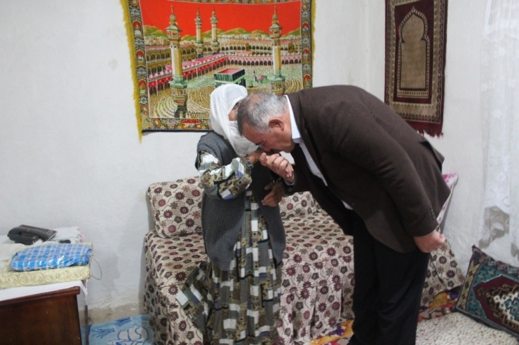 Başkan Turanlı Anneler Günü’nde Şehit Annesini Ziyaret Etti