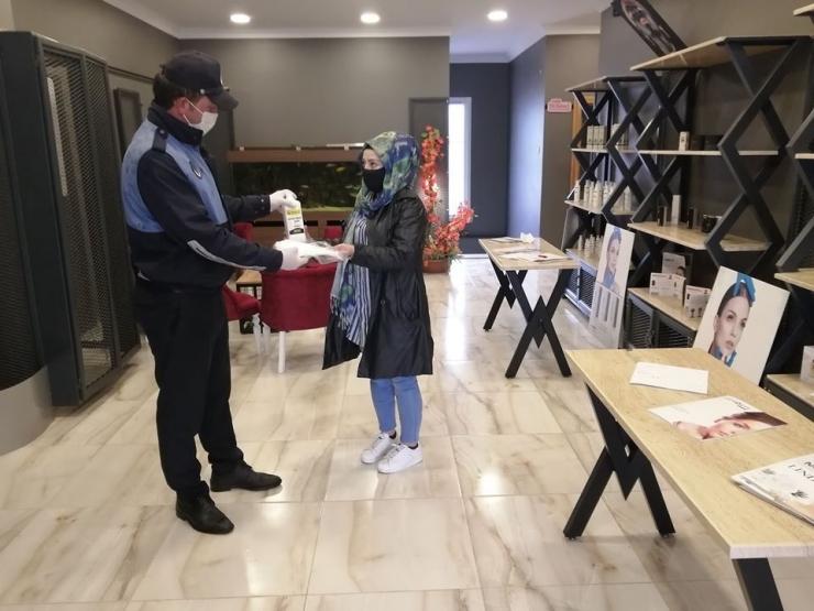 Bayburt’ta Berber, Kuaför Ve Güzellik Merkezleri Dezenfekte Ediliyor