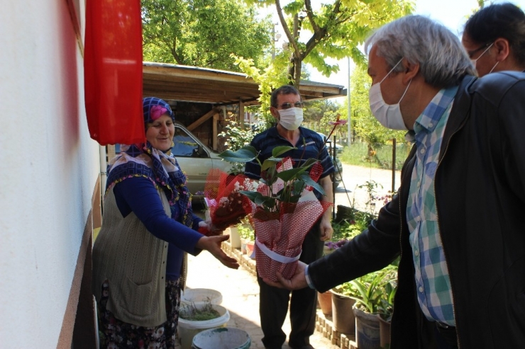 Anneler Gününde Şehit Annelerini Yalnız Bırakmadılar