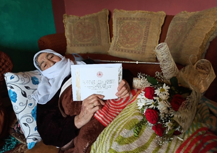 104 Yaşındaki Kadının Anneler Günü Kutlandı