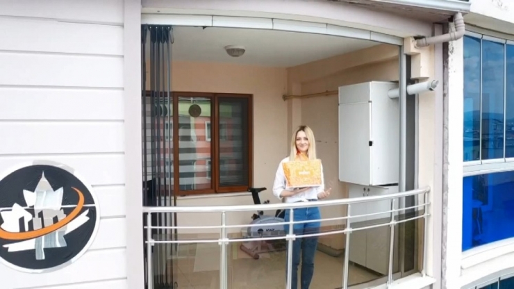 Dışarı Çıkamadı, Annesi İçin Drone İle Pasta Sipariş Etti