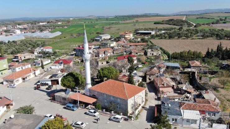 Bu Köyün Tabelasını Gören Soyunup Fotoğraf Çektiriyor