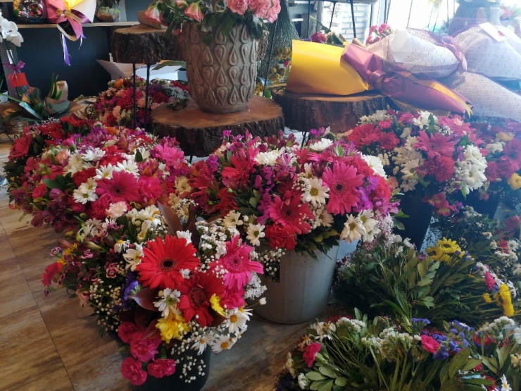 Çiçekçilerde Anneler Günü Yoğunluğu
