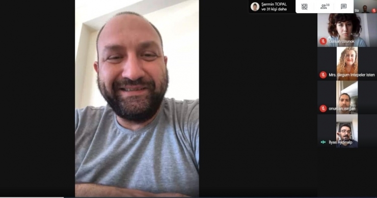 Başkan Gümrükçü Online Toplantıda Gençlerin Sorularını Cevapladı