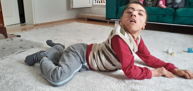 Hayatını Engelli Çocuklarına Adadı