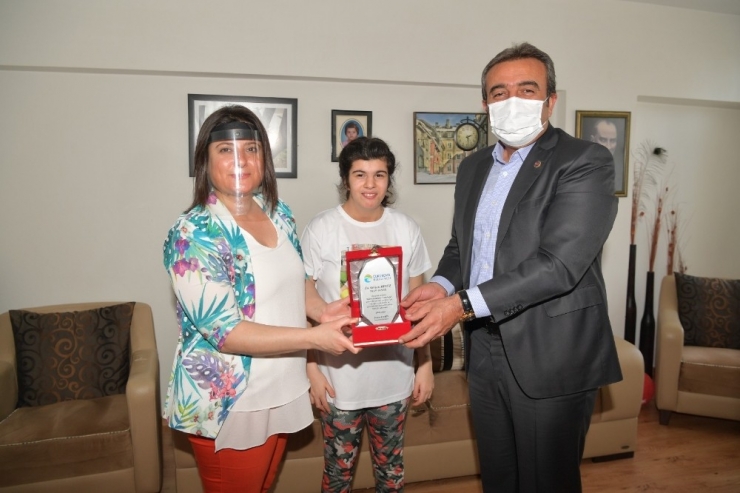 Başkan Çetin Yılın Annesini Kutladı