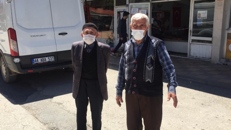 Darende’da 65 Yaş Ve Üzeri Vatandaşlar 4 Saati Değerlendirdi