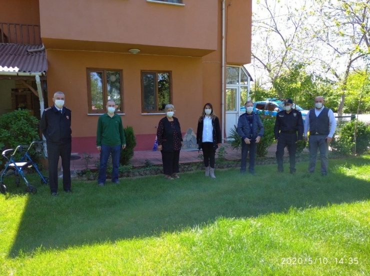 Şehit Annelerine Protokolden Anlamlı Ziyaret