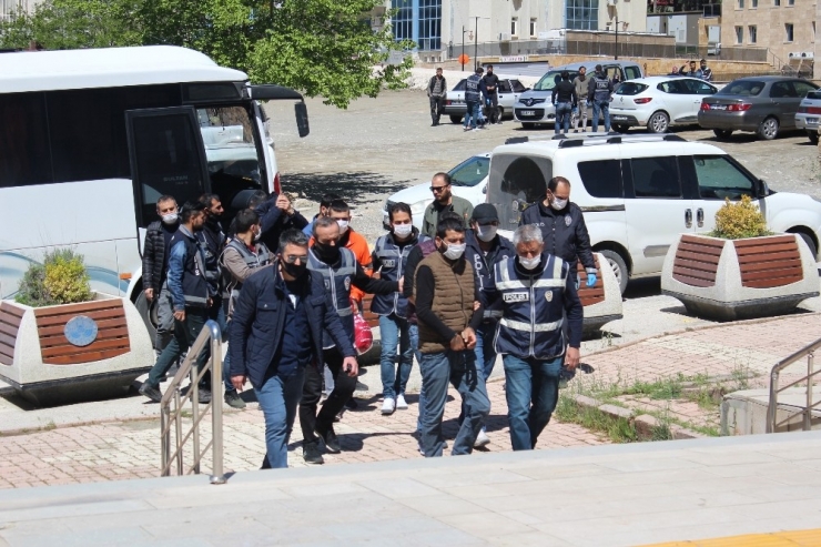 Elazığ’da Beyzbol Sopalı, Şantajcı Ve İşkenceci Çete Çökertildi