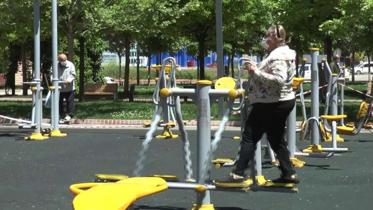 "Evde Kilo Aldım" Dedi Yasak Biter Bitmez Spora Koştu