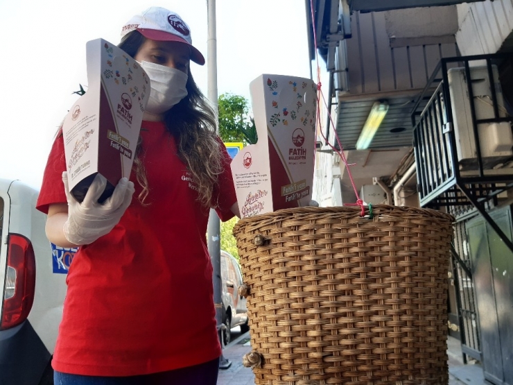 Fatih Belediyesinden Renkli Anneler Günü Kutlaması