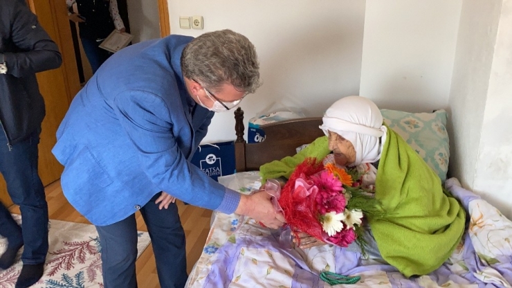 100 Yaşını Geçmiş Anneler Ziyaret Edildi