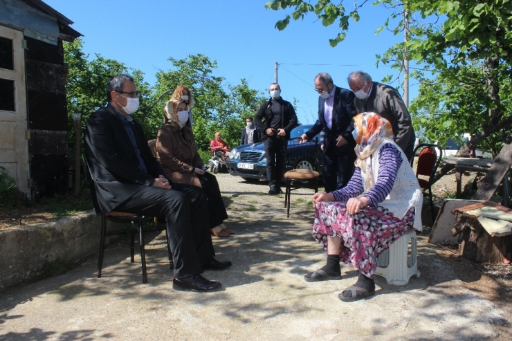 Giresun Valisi’nden Şehit Annesine ‘Anneler Günü’ Ziyareti