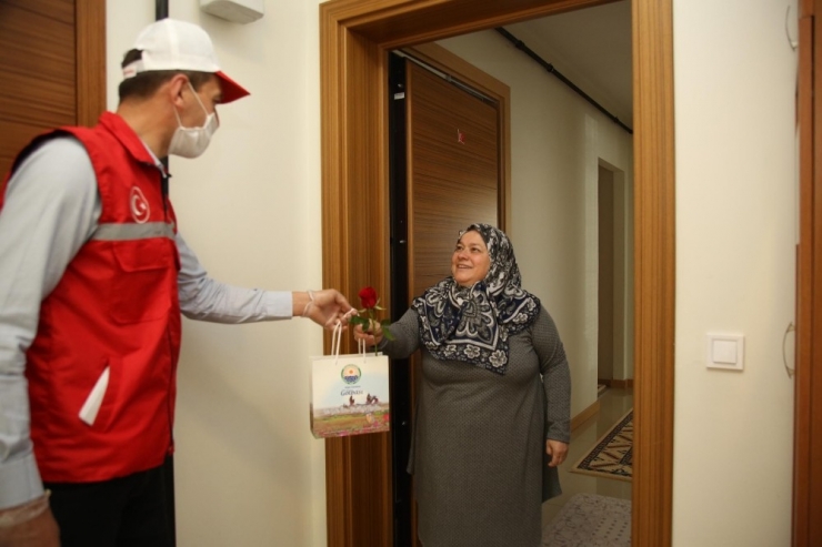 Şehit Anneleri Ve Eşleri Anneler Günü’nde Unutulmadı