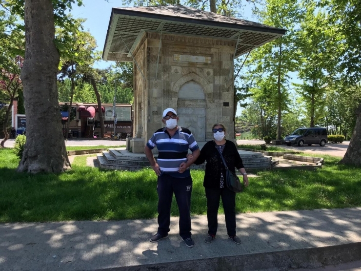 Güzel Havanın Ve Nehirlerin Tadını Çıkardılar