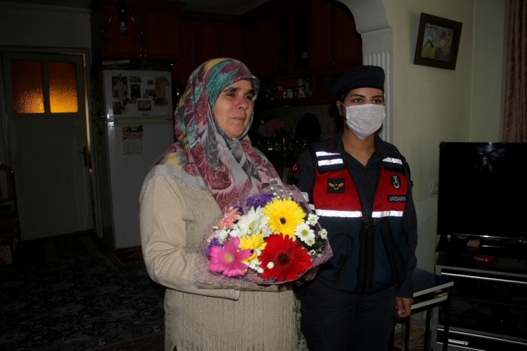 Jandarmadan Şehit Annesine Anneler Günü Ziyareti