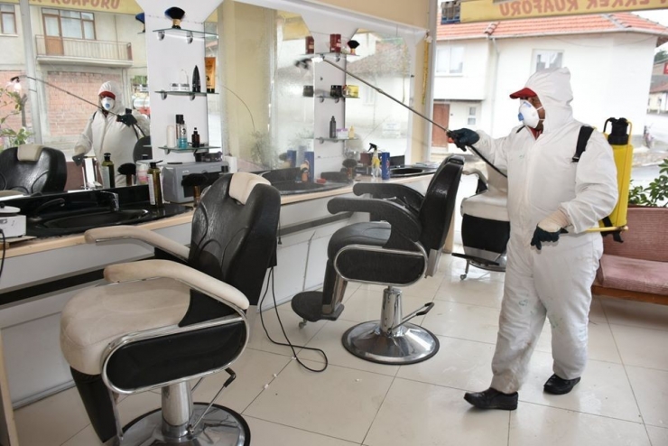 İnönü’de Berber Ve Kuaförler Dezenfekte Edildi