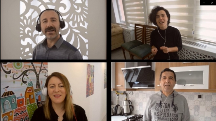 Öğretmenler Engelli Çocukların Anneleri İçin Çalıp, Söylediler