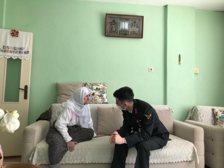 Jandarmadan Şehit Annelerine Ziyaret