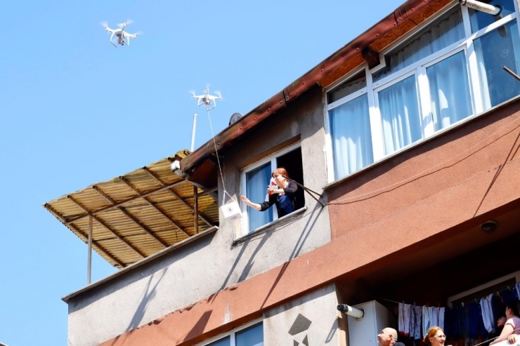 Kağıthane’de Annelere Drone İle Çiçek