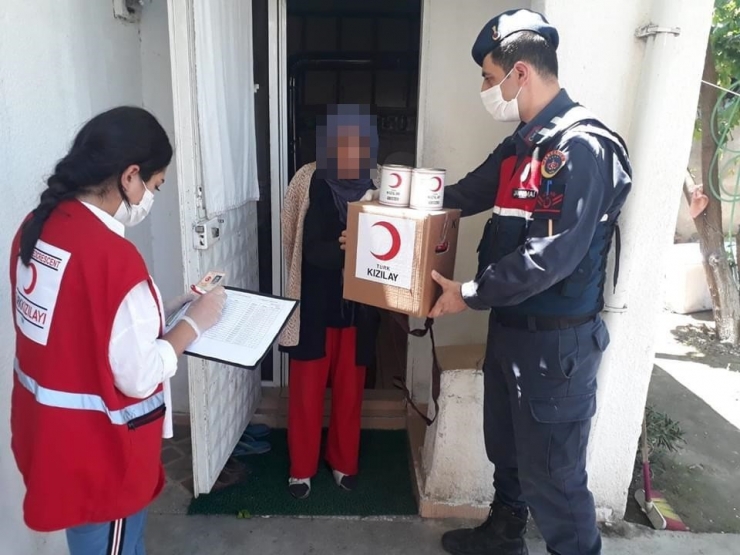 Karşıyaka’da 270 Vatandaşa Daha Yardım Götürüldü