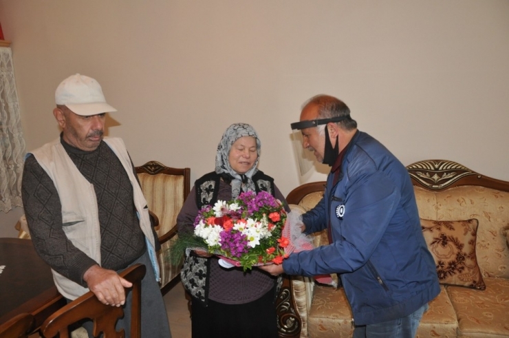 Karslı Vatandaştan Şehit Annelerine Duygulu Kutlama