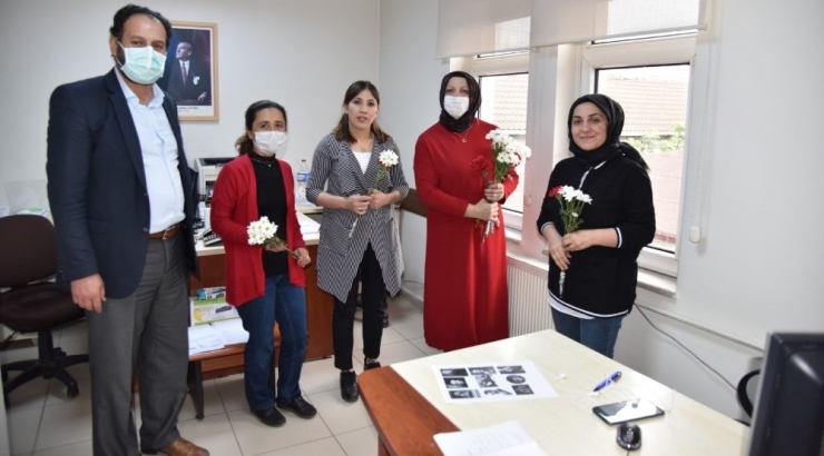 Kartepe’de Görev Yapan Sağlıkçı Anneler Unutulmadı
