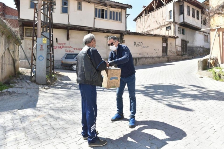 Başkan Vidinlioğlu, “Şu Ana Kadar 11 Bin Yardım Kolisi Dağıttık”