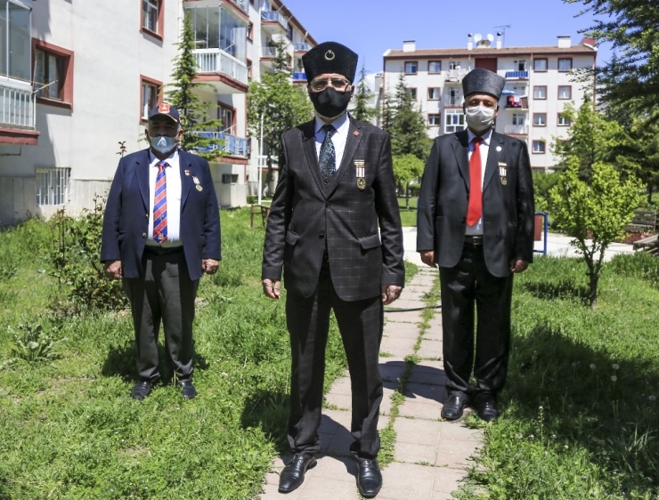 Kıbrıs Gazisi Erdoğmuş: “Virüsle Mücadelede Allah Devletimize Kolaylık Versin”