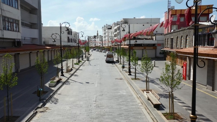 Kısıtlamanın 2’nci Gününde De Diyarbakır’ın Cadde Ve Sokakları Boş Kaldı