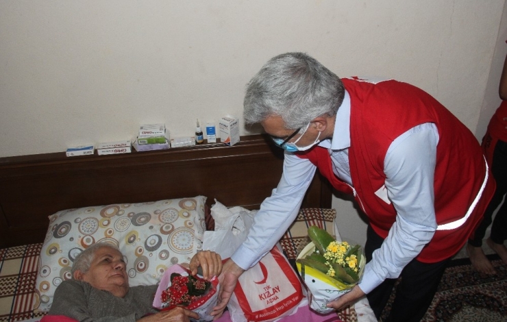 Kızılay Engelli Anneyi De Unutmadı