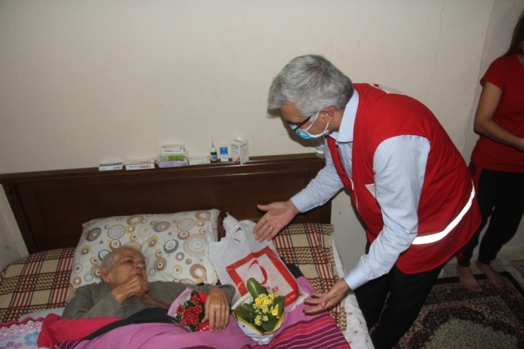 Kızılay Engelli Anneyi De Unutmadı