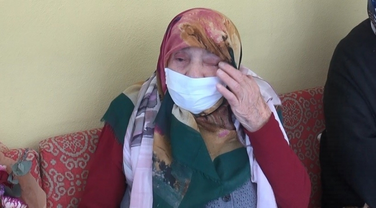 Kaymakamın Ziyareti 101 Yaşındaki Anneyi Duygulandırdı