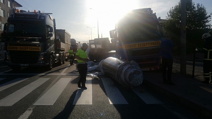 Tırdan Düşen Demir Silindir D130 Karayolu’nu Trafiğe Kapattı