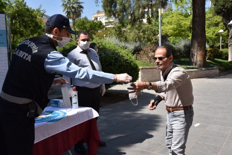 65 Yaş Ve Üstü Vatandaşlar 20 Bin Adet Maske Dağıtıldı