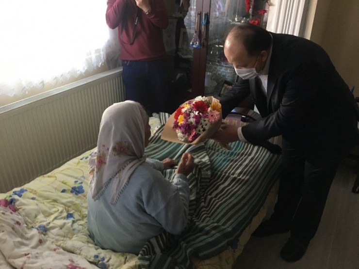 Maltepe’de Şehit Annelerine Ve 100 Yaş Üstü Annelere Anneler Günü Ziyareti