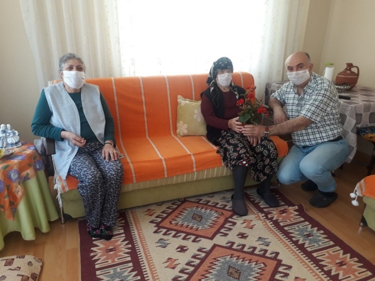 7 Hafta Sonra Sokağa Çıktı