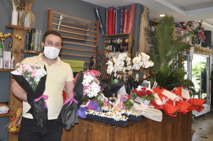 Mardin’de Çiçekçilerin Anneler Günü Mesaisi