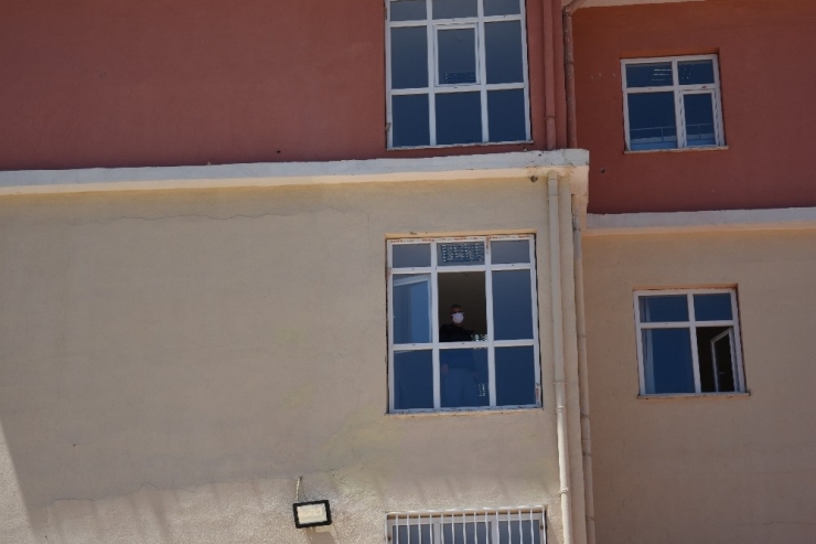 Maske Üretimi Yapılan Fabrikada Korona Karantinası