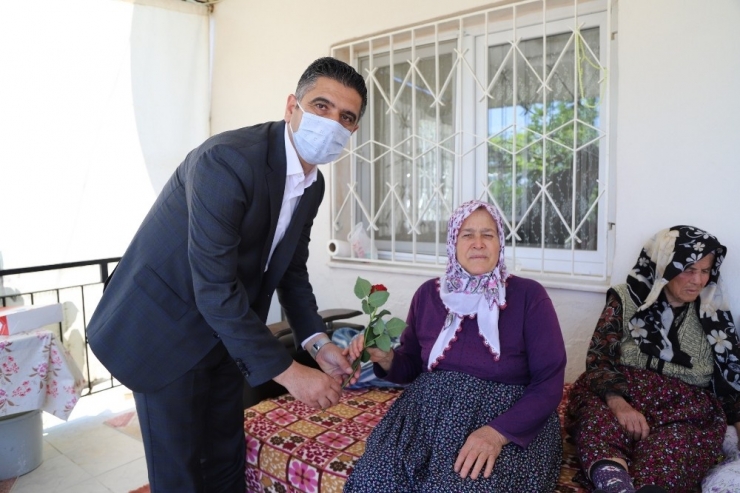 Başkan Kayalar’dan Annelere Sürpriz Ziyaret