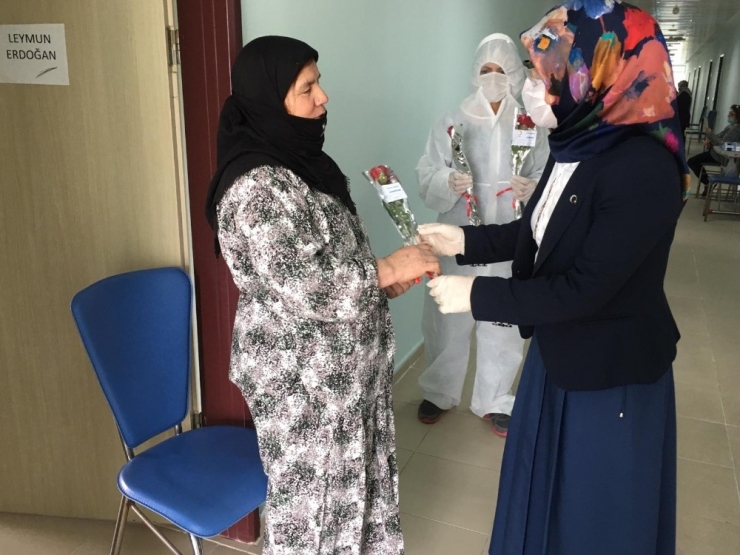 Karantinadaki Anneler Unutulmadı