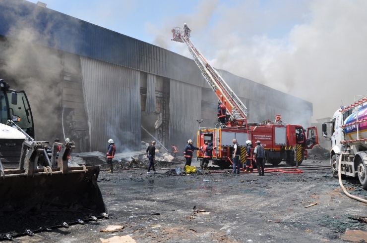 Mersin’de Fabrikadaki Yangın Kontrol Altına Alındı