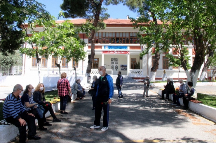 Korona 55 Yıl Sonra Bir Araya Getirdi