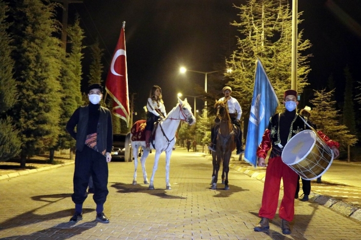Nevşehir’de Vatandaşlar Manilerle Sahura Kaldırıldı