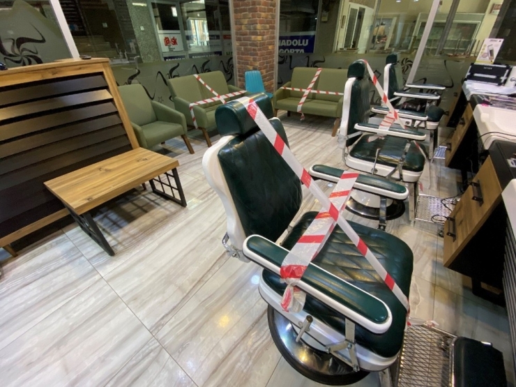 Tüm Hazırlıklarını Tamamlayan Berberler Açılış Saatlerini Bekliyor