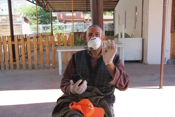 İki Ay Sonra Sokağa Çıkan Vatandaşlar: "Allah Devletimize Zeval Vermesin"