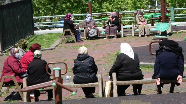 Samsun’da Yaşlılar Parklara Akın Etti