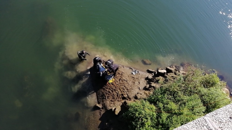 Köprüden Irmağa Atlayan Gencin Cesedi Bulundu