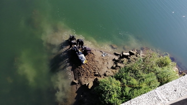 Köprüden Irmağa Atlayan Gencin Cesedi Bulundu